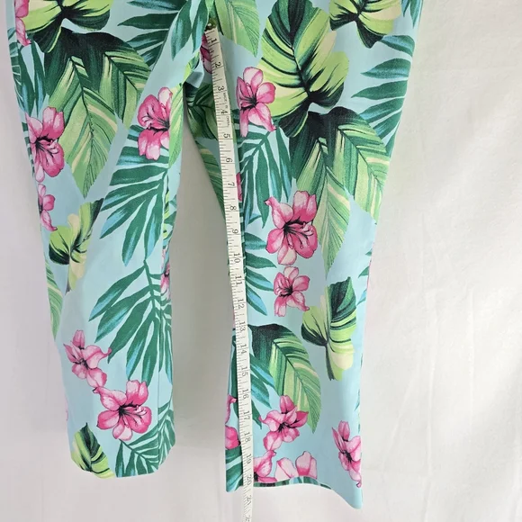 Chicos Sz 1 Perfect Stretch Mystical Blue Blossoms Floral Tropical Capri Pants - Picture 11 of 12
